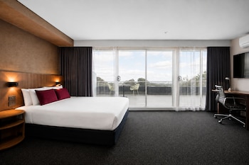 Privilege, Junior Suite, 1 King Bed, Balcony