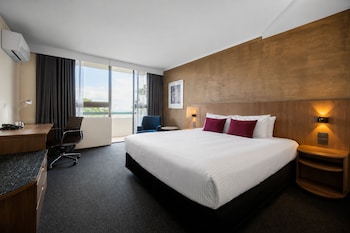 Superior Room, 1 King Bed, Balcony