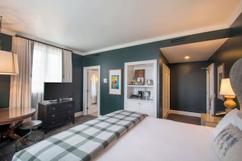Suite, 1 King Bed (Bridgetown Parlor)