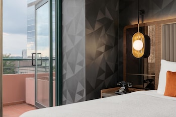 Suite, 1 King Bed (Governors)