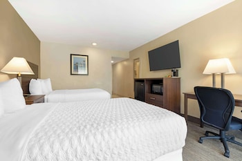 Standard Room, 2 Double Beds, Microwave, Pool View