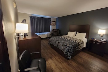 Senior Room, 1 Queen Bed, Accessible, Non Smoking