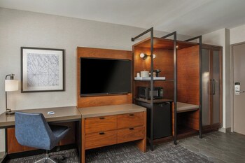 Deluxe Room, 1 King Bed