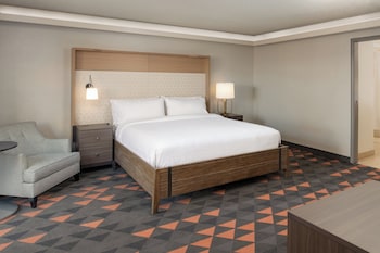 Suite, 1 Bedroom (Courtyard Access)