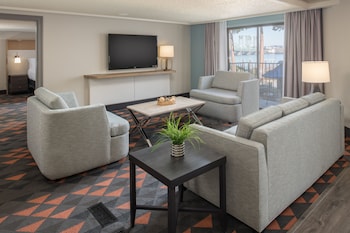 Suite, 1 Bedroom, Courtyard View
