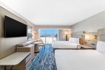 Room, 2 Queen Beds, Mobility Accessible (Accessible Tub, Park View)