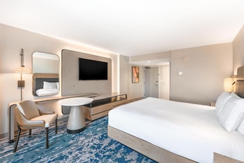 Room, 1 King Bed (Pool Deck-Terrace Level)