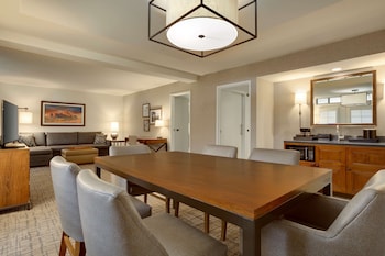 Suite, 2 Bedrooms (1 king and 2 double beds)