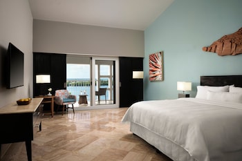 Deluxe Room, 1 King Bed, Lagoon View (Balcony)