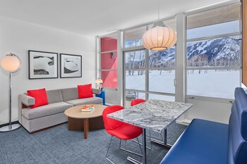 Deluxe Suite, 1 Bedroom, Accessible (Mountain)