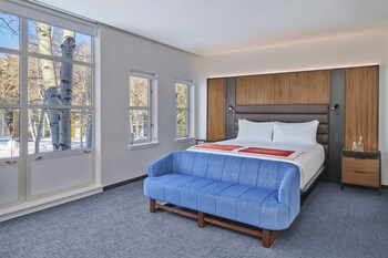 Deluxe Suite, 2 Bedrooms, Accessible (Mountain)