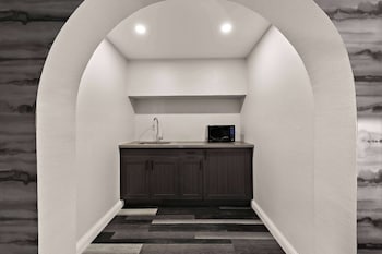 Standard Room, 1 King Bed, Non Smoking, Balcony (Walk-in Shower)