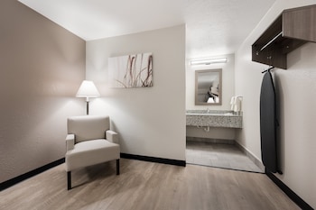 Superior Room, 1 King Bed, Non Smoking (Renovated)