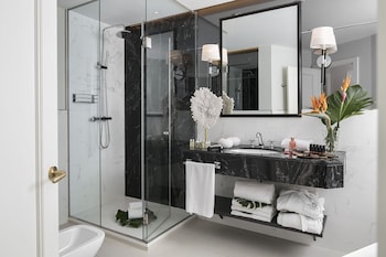 Club Room, 1 Double or 2 Twin Beds