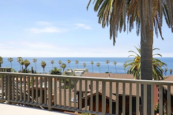 Cove 2 Bedroom Ocean View Suite (Stair Access Only)