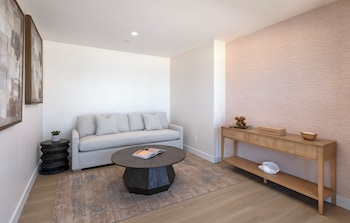 Standard Ocean View Queen Studio (Stair Access Only)