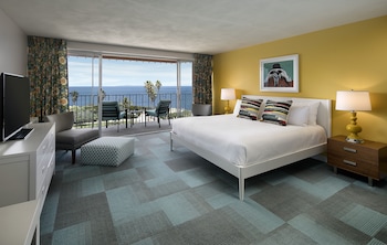 Ocean View King + Queen Room