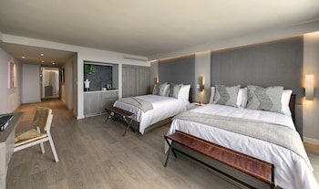 All New Pines Ocean View 2 Queen Room (Recently Renovated)