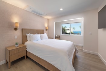 Standard Ocean View Queen Studio (Stair Access Only)
