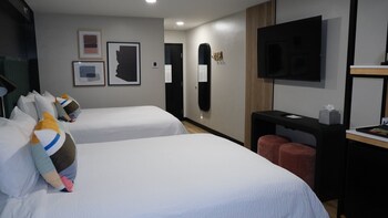 Room, 2 Queen Beds, Accessible (Comms, Transfer Shower Tub)