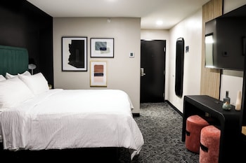 Standard Room, 1 Queen Bed