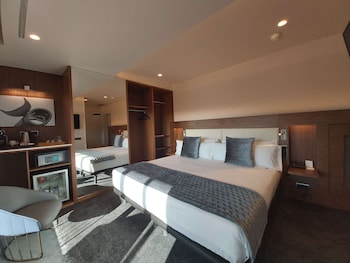 Superior Suite, 1 King Bed, Non Smoking, Terrace