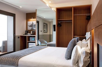 Superior Suite, 1 King Bed, Non Smoking, Terrace