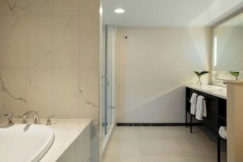 Luxury Suite, 1 Bedroom, Pool View