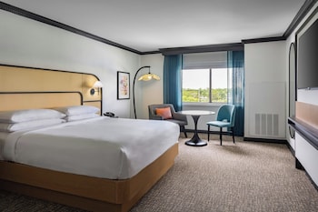 Club Room, 1 King Bed (Mobility Accessible, Tub)