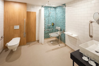 Standard Room, 1 King Bed, Accessible (Super)