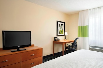 Room, 1 King Bed (Mobility/Hearing Access, Roll-In Shwr)