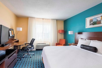 Room, 1 King Bed (Mobility/Hearing Access, Roll-In Shwr)