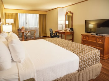 Standard Room, 2 Queen Beds (Low Floor)