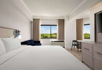 Superior Room, 1 King Bed, Corner
