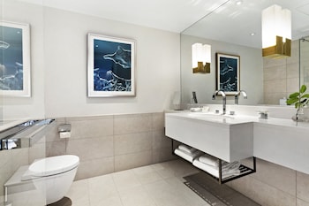 Standard Room, 1 Queen Bed
