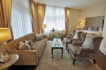 Junior Suite with Corner Balcony