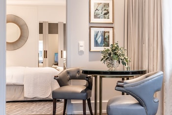Suite (The Abel)