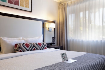 Deluxe Room, 1 King Bed, Bathtub (Non Smoking 1 King Room)