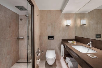 Deluxe Room, 1 King Bed, City View