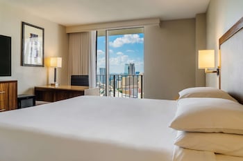 Room, 1 King Bed, Accessible (Roll-In Shower)