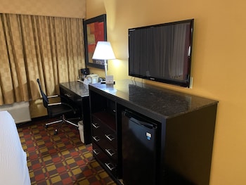 Room, 1 King Bed, Accessible, Non Smoking (Roll-In Shower)