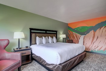 Standard Room, 1 King Bed, Non Smoking, River View