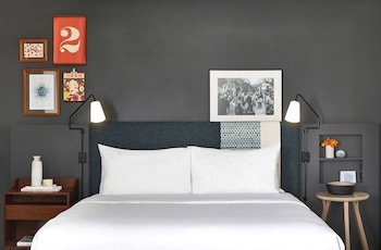 Room, 1 King Bed, Corner