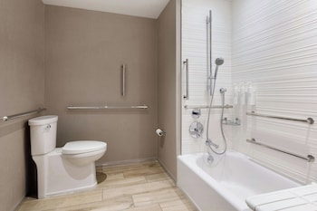 Room, 2 Double Beds, Hearing Accessible (Mobility Accessible with Bathtub)