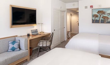 Room, 2 Queen Beds (Partial Harbor View)