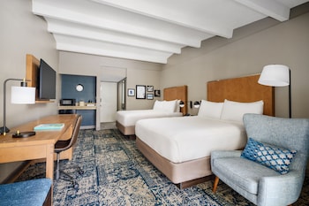Traditional Room, 2 Queen Beds, Balcony, Courtyard View