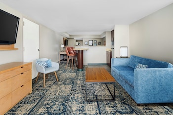 Studio Suite, Multiple Beds, Roll-in Shower, Kitchenette (Gulf View, Balcony, Kitchenette)