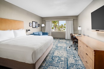 Traditional Room, 1 King Bed with Sofa bed, Courtyard View