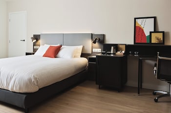 Standard Room, 1 Queen Bed