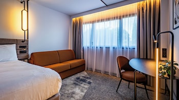 Premium Room, 1 Queen Bed with Sofa bed